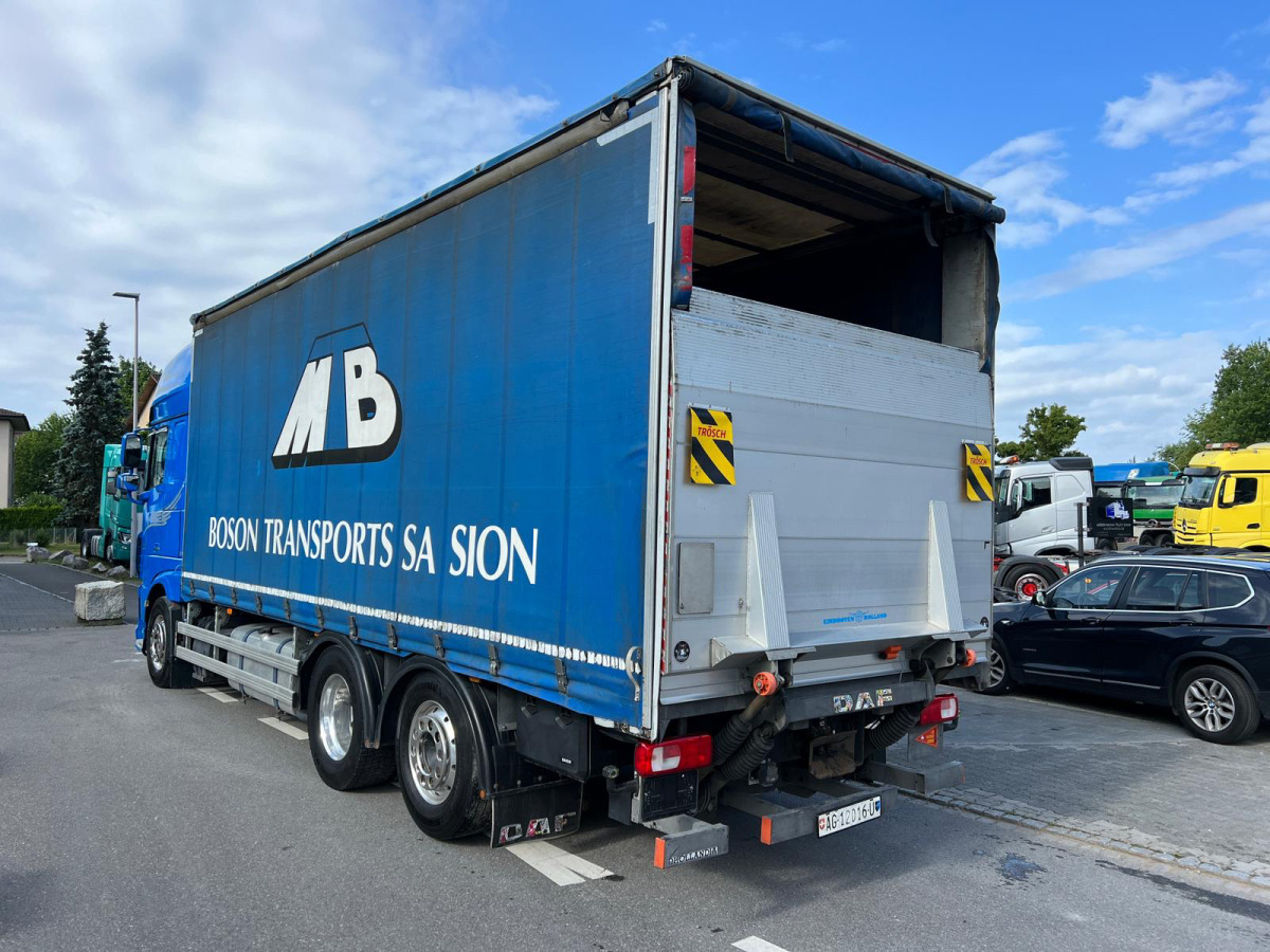 Camião de lona DAF XF510 6x2: foto 7