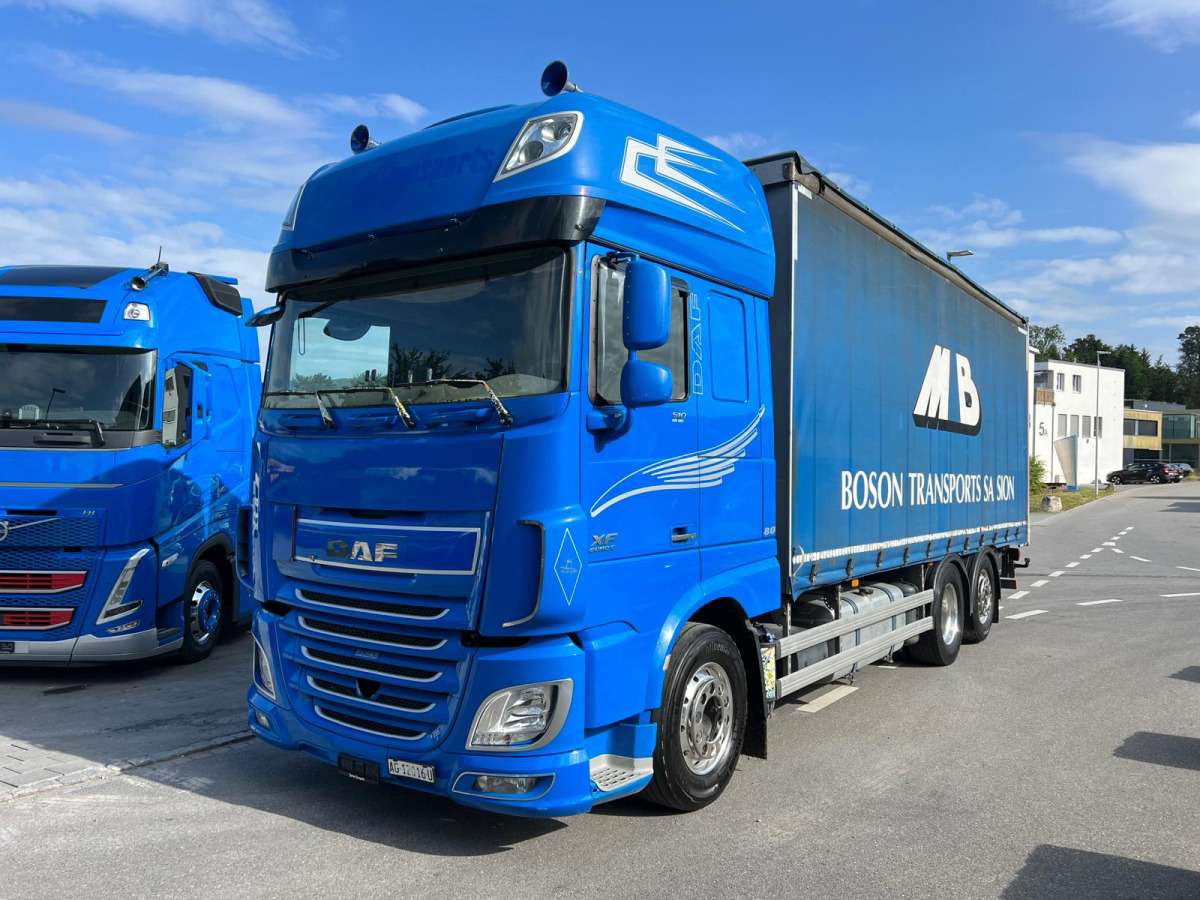 DAF XF510 6x2 - Camião de lona: foto 1 DAF XF510 6x2 - Camião de lona: foto 1