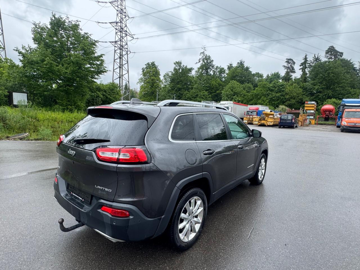 JEEP Cherokee 2.2 TD - SUV: foto 4 JEEP Cherokee 2.2 TD - SUV: foto 4