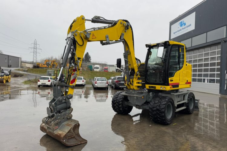Liebherr 910 Compact Litronic Powertilt - Escavadeira de rodas: foto 1 Liebherr 910 Compact Litronic Powertilt - Escavadeira de rodas: foto 1