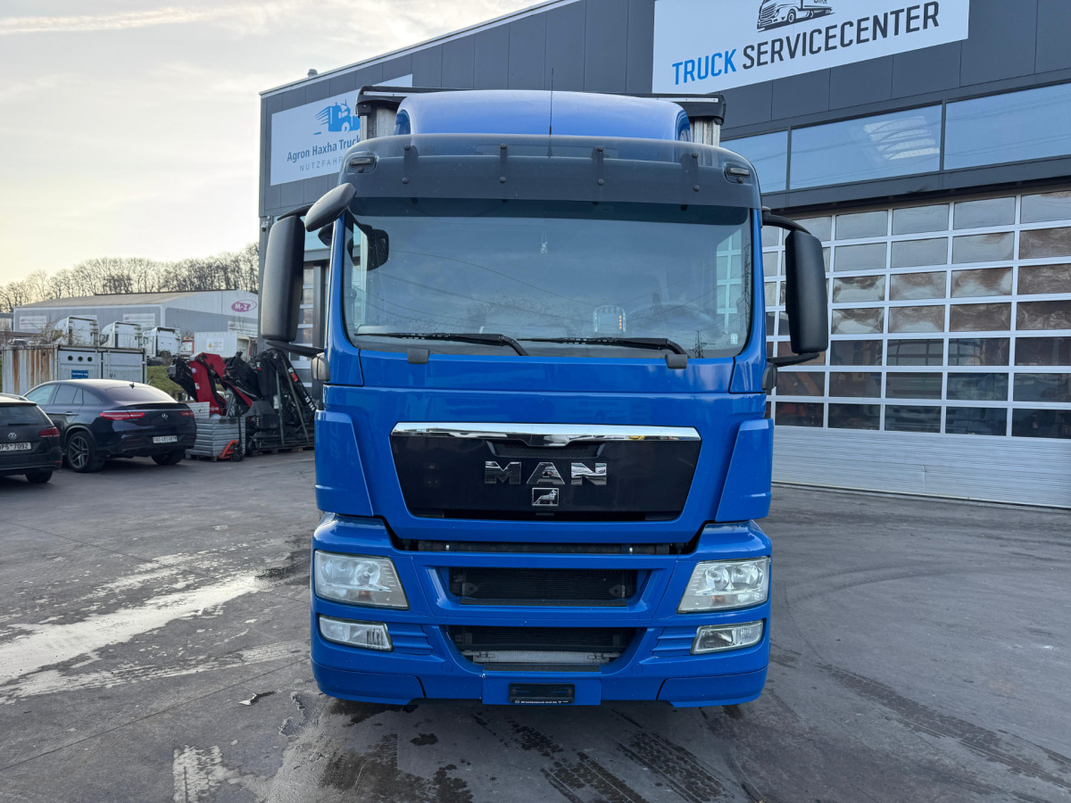 MAN TGS 26.440 6x2 LBW - Camião de lona: foto 2 MAN TGS 26.440 6x2 LBW - Camião de lona: foto 2