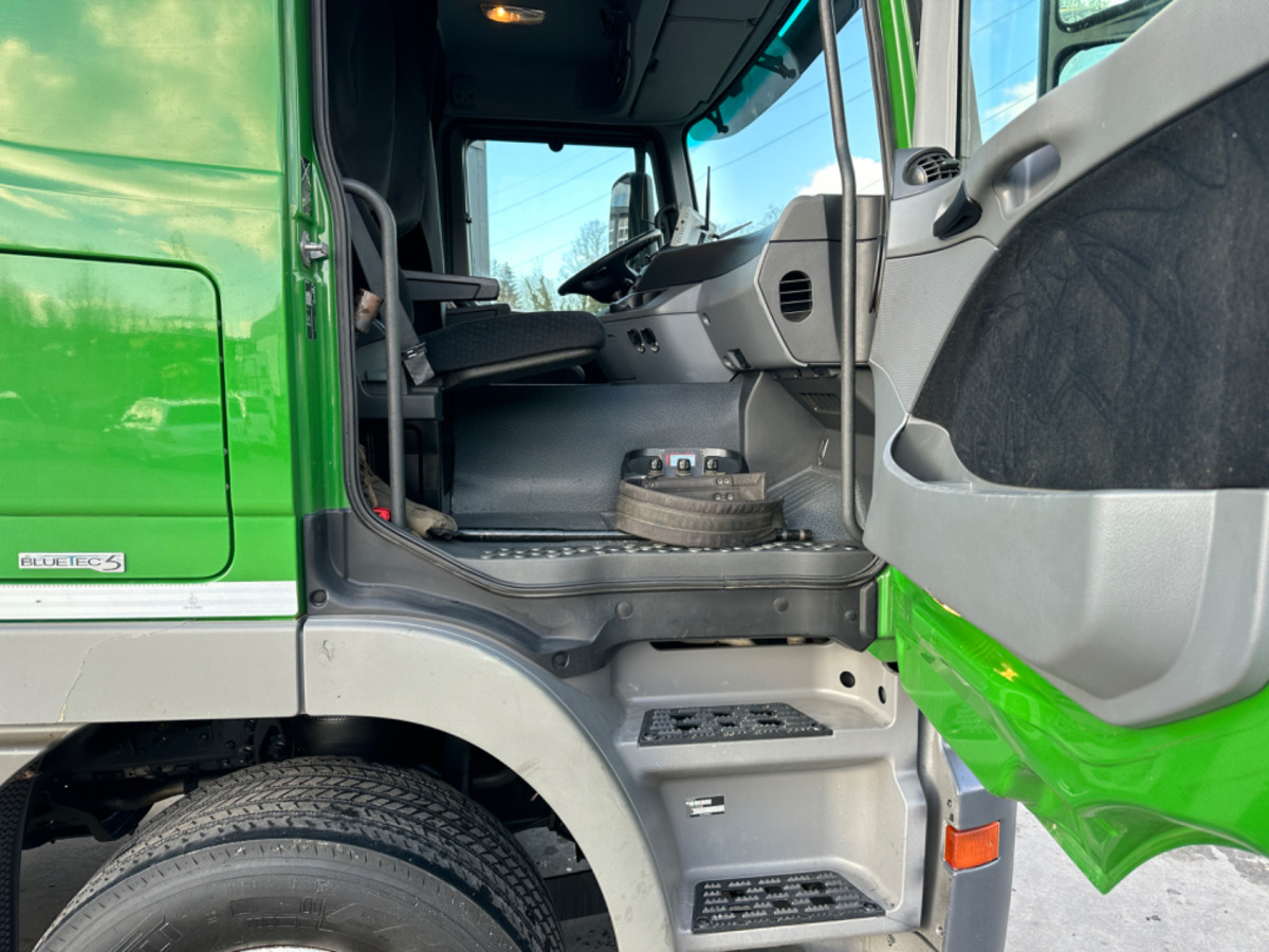 MERCEDES 2551 V8 6x2 Fassi 185-5 Bj.2020 - Camião basculante, Camião grua: foto 4 MERCEDES 2551 V8 6x2 Fassi 185-5 Bj.2020 - Camião basculante, Camião grua: foto 4