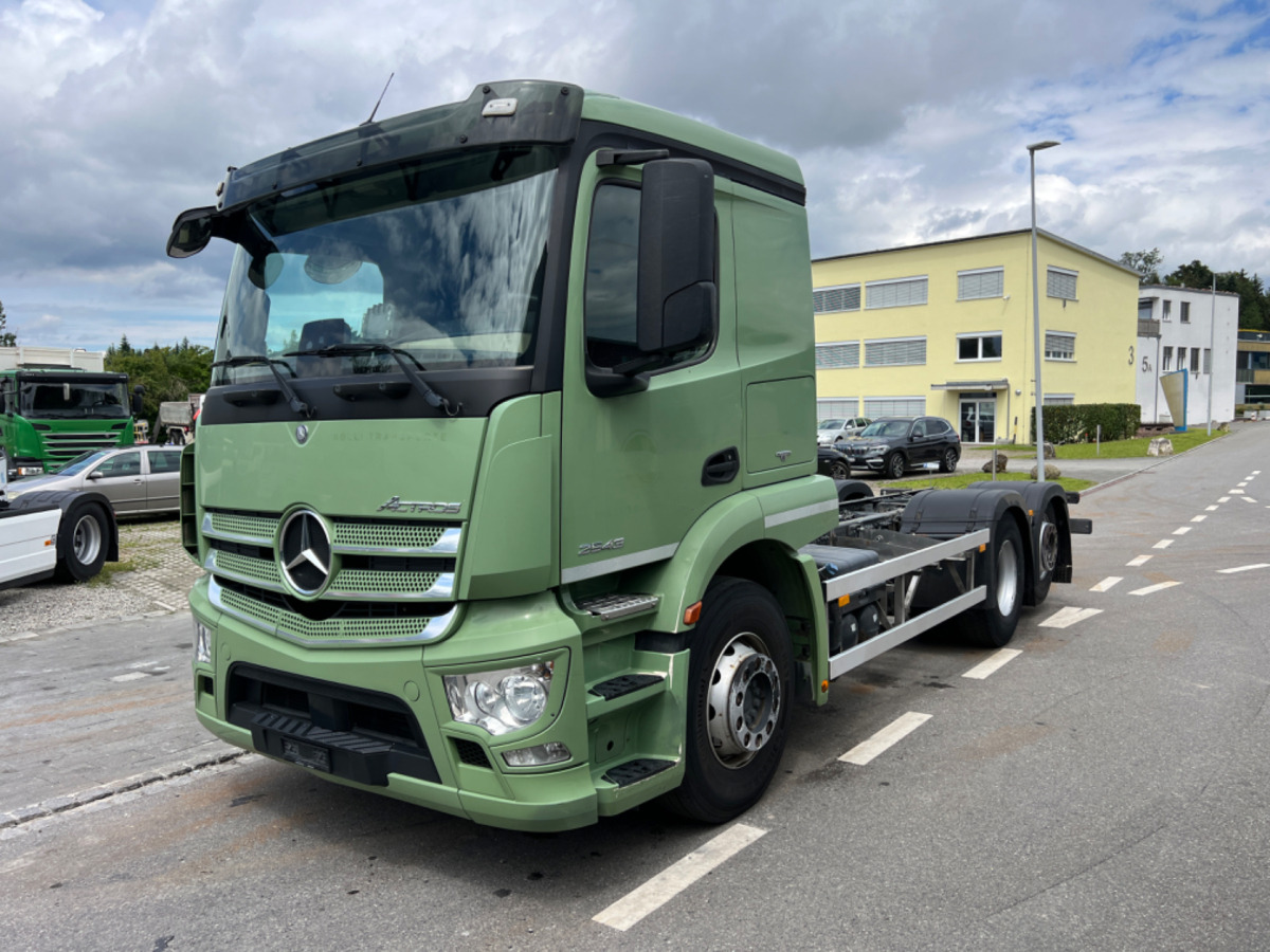 MERCEDES Actros 2543 6x2 - Camião chassi: foto 1 MERCEDES Actros 2543 6x2 - Camião chassi: foto 1