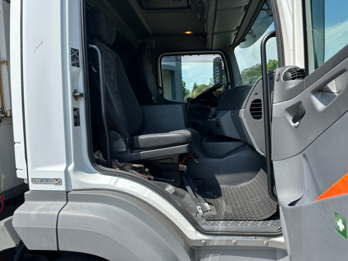 MERCEDES Axor 1833 4x2 Carrier Supra 850 Tiefkühler - Camião frigorífico: foto 5 MERCEDES Axor 1833 4x2 Carrier Supra 850 Tiefkühler - Camião frigorífico: foto 5