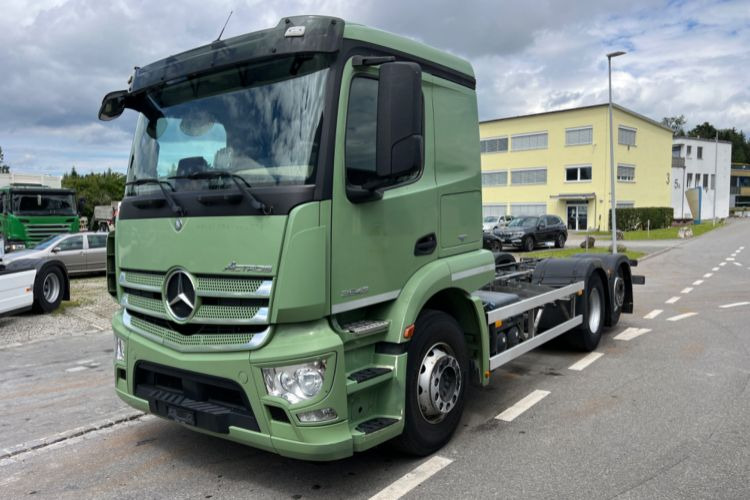 Mercedes-Benz Actros 2543 6x2 - Camião chassi: foto 1 Mercedes-Benz Actros 2543 6x2 - Camião chassi: foto 1