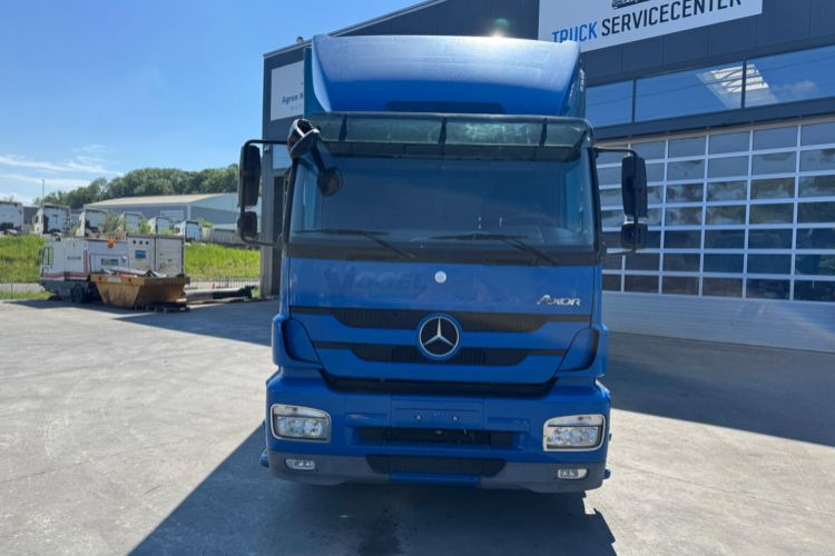 Mercedes-Benz Axor 1833 4x2 - Camião de lona: foto 2 Mercedes-Benz Axor 1833 4x2 - Camião de lona: foto 2