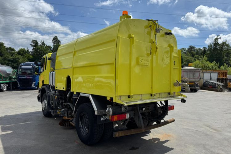 Varredora urbana Scania P320 4x2 Valmetal Kehrmaschine: foto 7