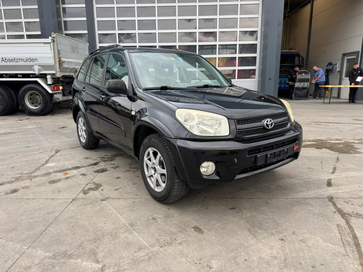 TOYOTA RAV4 2.0 4x4 - Automóvel: foto 2 TOYOTA RAV4 2.0 4x4 - Automóvel: foto 2