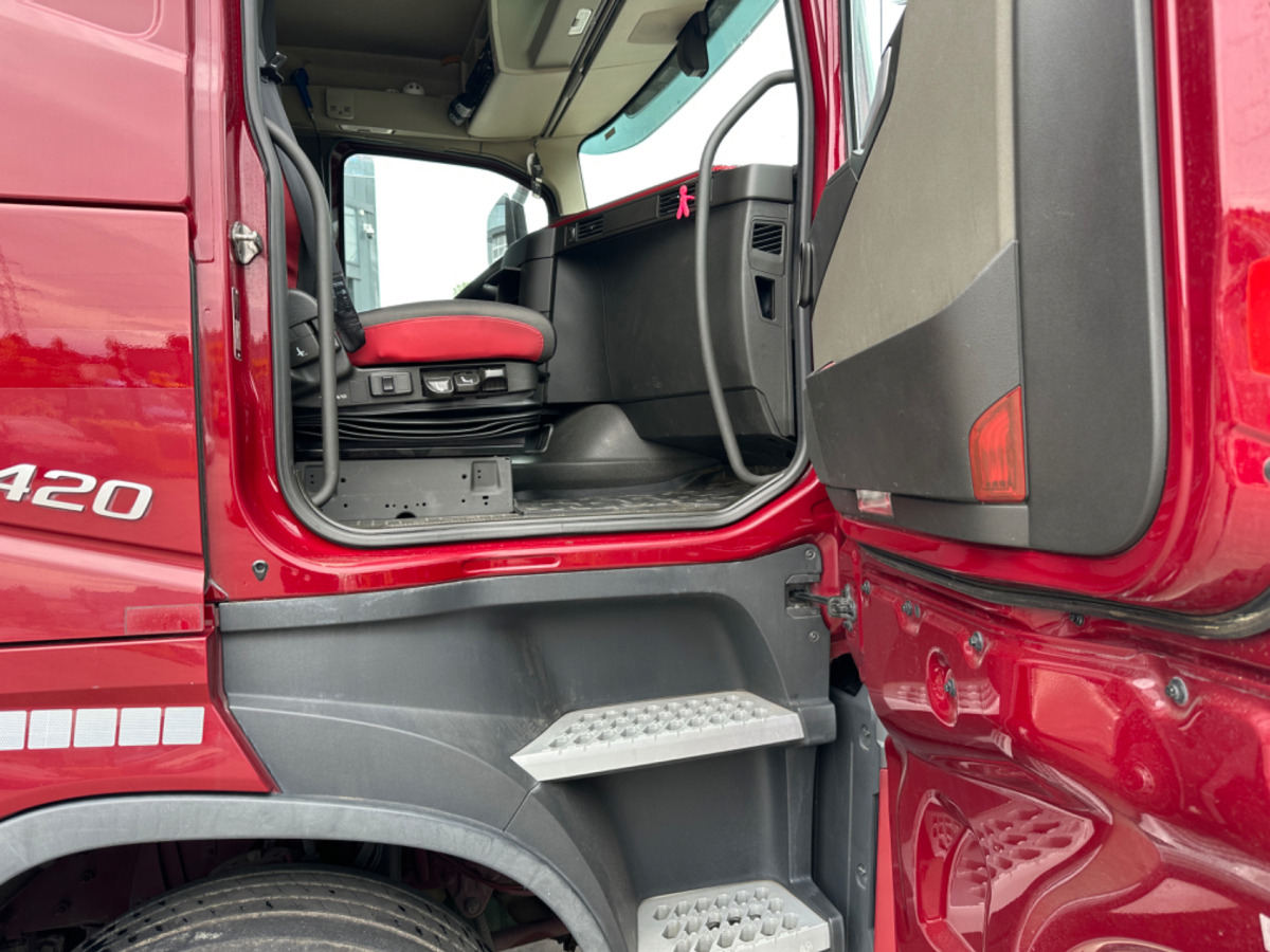 VOLVO FH-420 4x2 LBW - Camião de lona: foto 5 VOLVO FH-420 4x2 LBW - Camião de lona: foto 5