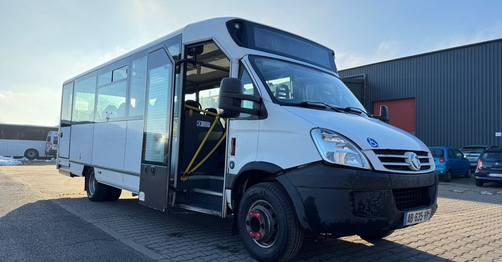 Iveco Aptineo / mała klima / 28 miejsc / winda / CENA: 67500 zł netto - Minibus, Furgão de passageiros: foto 1 Iveco Aptineo / mała klima / 28 miejsc / winda / CENA: 67500 zł netto - Minibus, Furgão de passageiros: foto 1