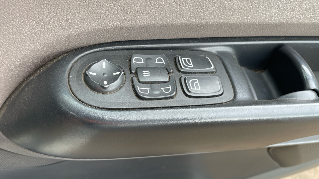 Camião de lona DAF CF 260: foto 18