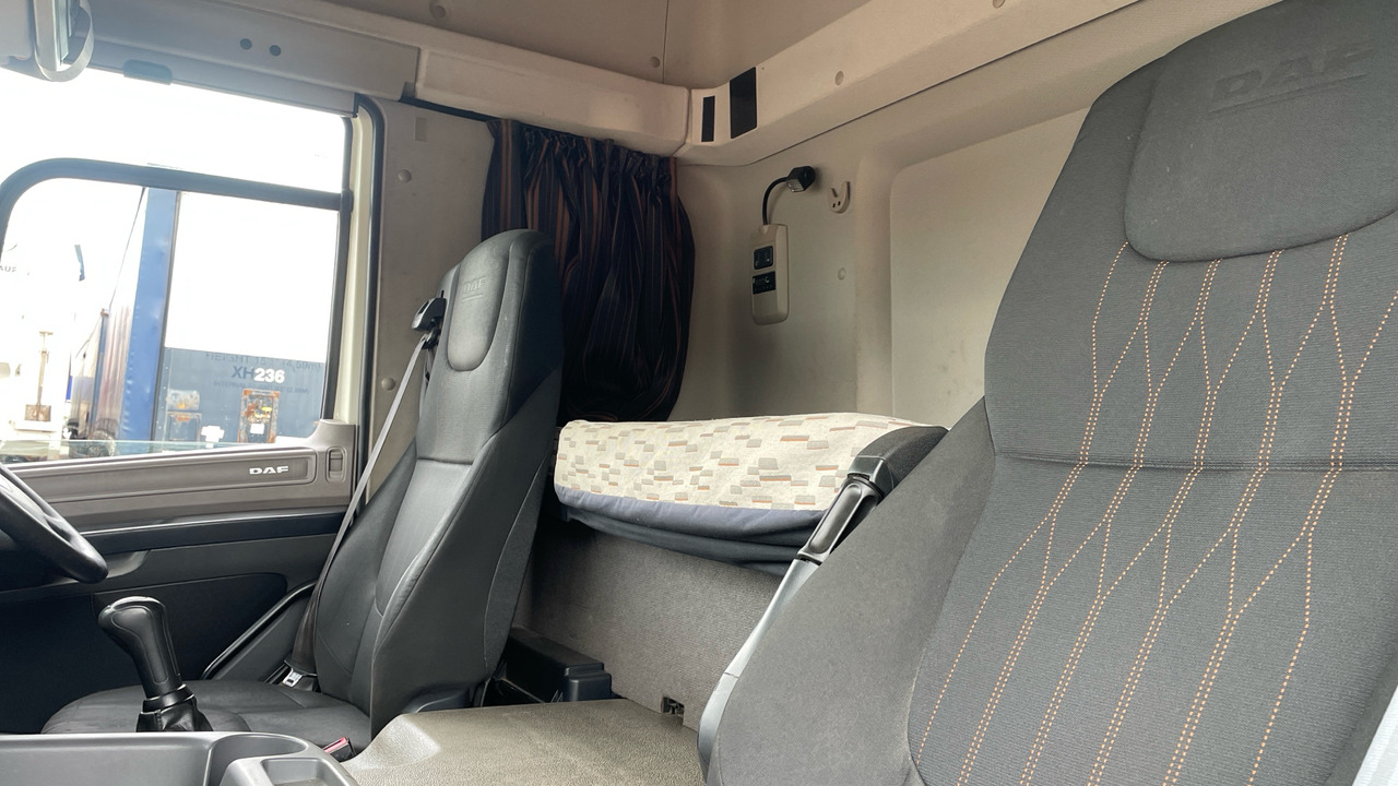 Camião de lona DAF CF 260: foto 15