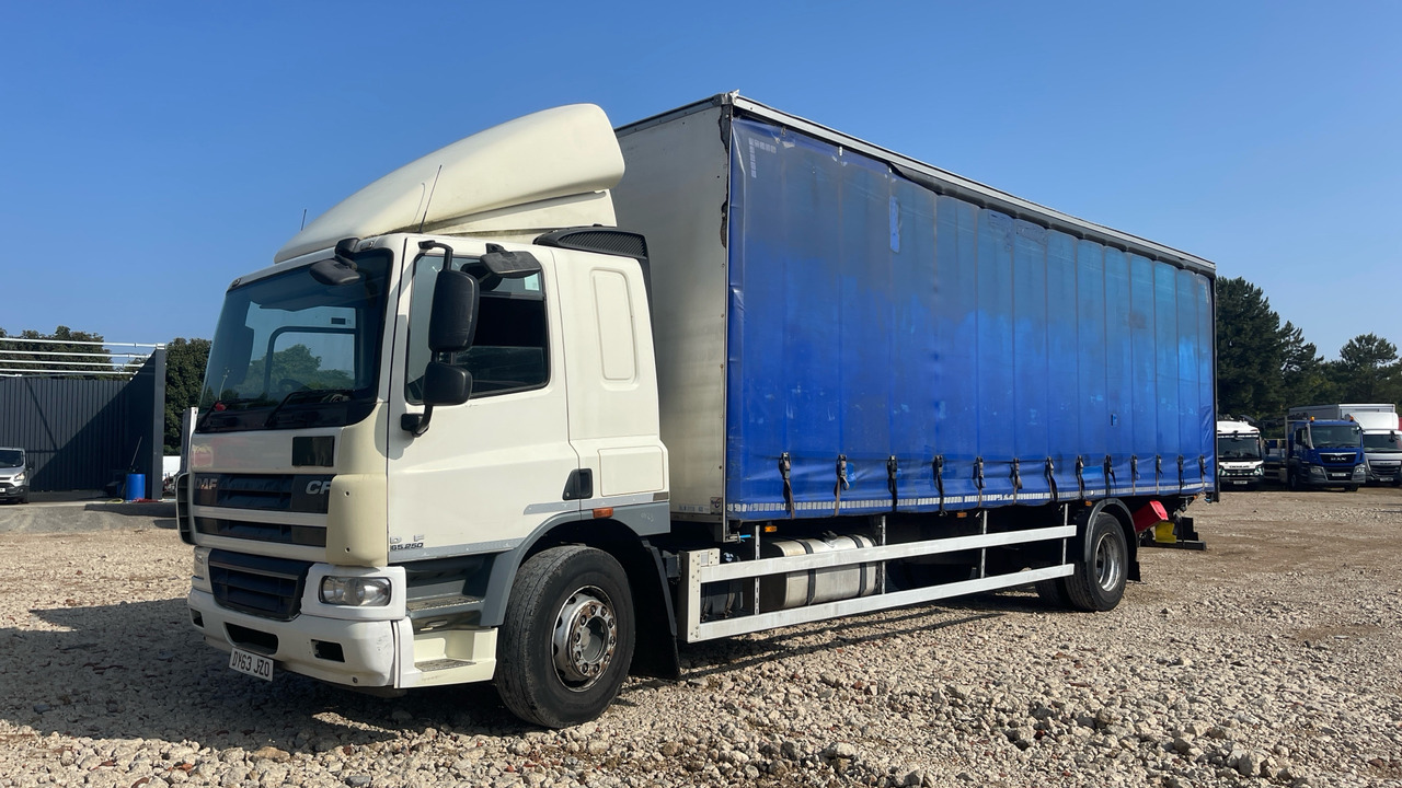 DAF CF 65.250 - Camião de lona: foto 2 DAF CF 65.250 - Camião de lona: foto 2