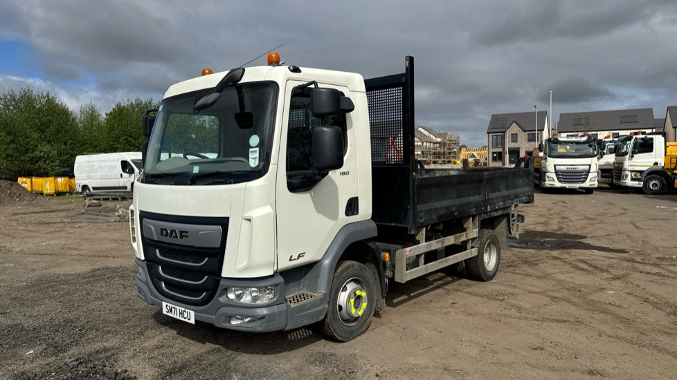 DAF LF 180 EURO 6 7.5 TONNE - Camião basculante: foto 2 DAF LF 180 EURO 6 7.5 TONNE - Camião basculante: foto 2