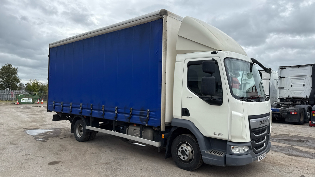 DAF LF 180 - Camião de lona: foto 1 DAF LF 180 - Camião de lona: foto 1