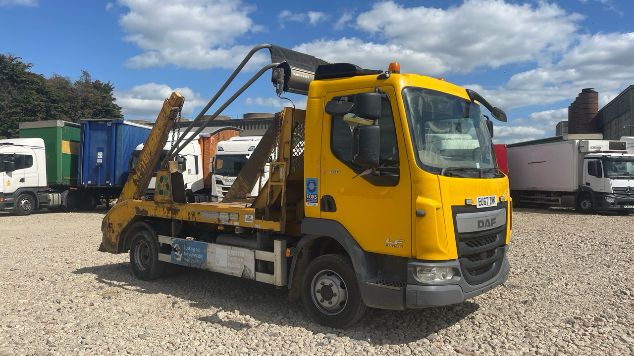 DAF LF 180 - Camião multibenne: foto 1 DAF LF 180 - Camião multibenne: foto 1