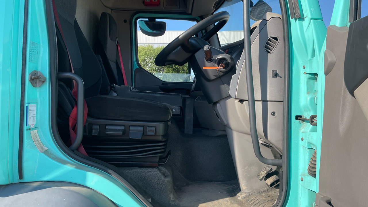 DAF LF 210 - Camião de lona: foto 5 DAF LF 210 - Camião de lona: foto 5