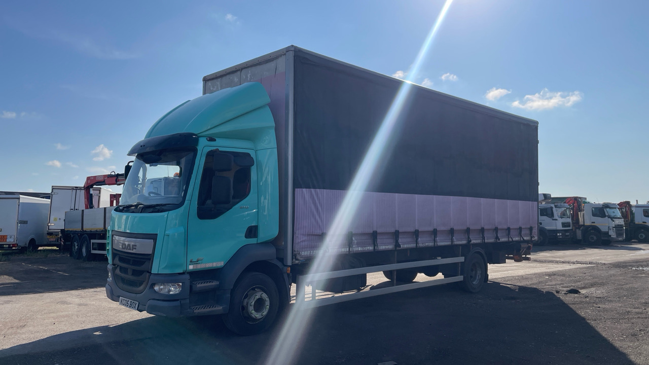 DAF LF 210 - Camião de lona: foto 2 DAF LF 210 - Camião de lona: foto 2