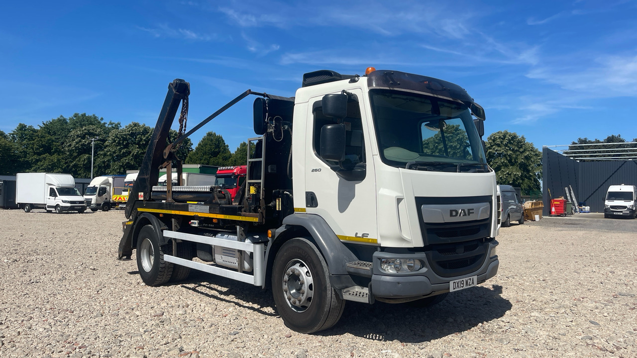 DAF LF 260 - Camião multibenne: foto 1 DAF LF 260 - Camião multibenne: foto 1