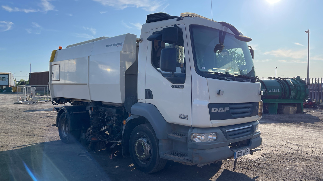 DAF LF 55.220 - Varredora urbana: foto 1 DAF LF 55.220 - Varredora urbana: foto 1