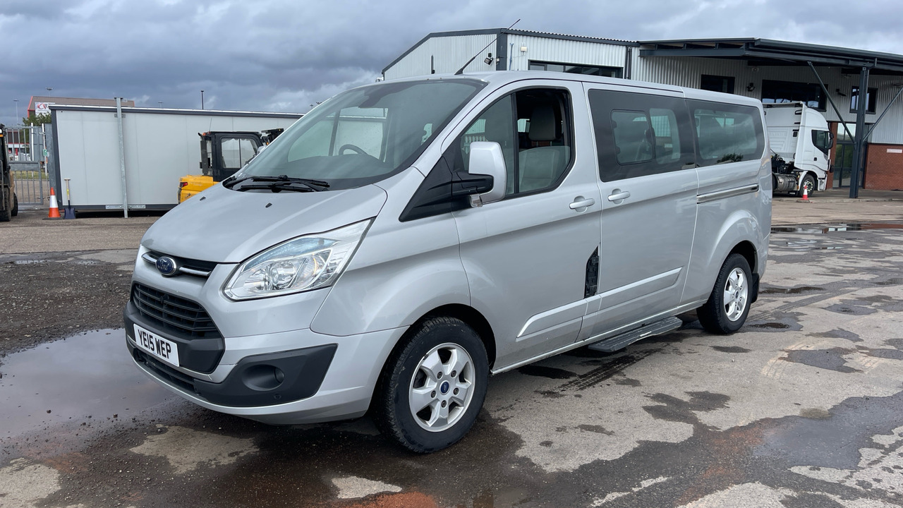 FORD TOURNEO CUSTOM 300 2.2 TDCi 125PS - Minibus, Furgão de passageiros: foto 2 FORD TOURNEO CUSTOM 300 2.2 TDCi 125PS - Minibus, Furgão de passageiros: foto 2