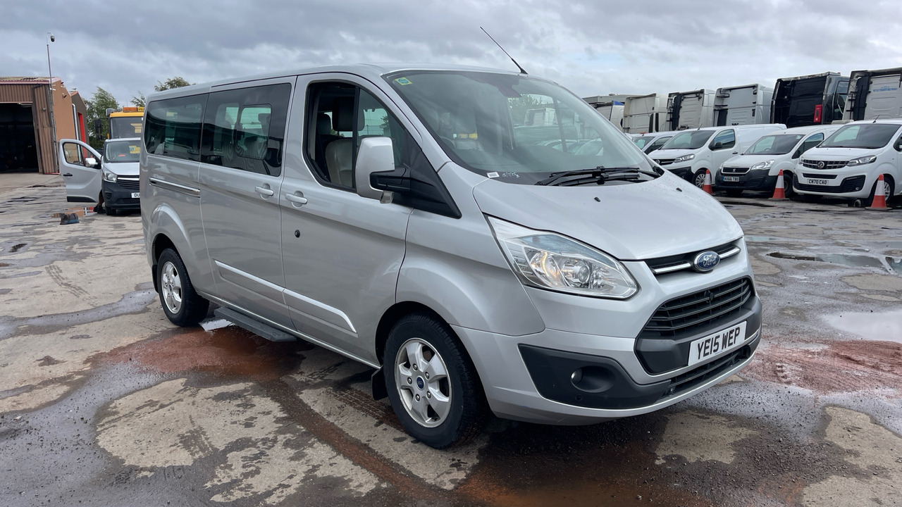 FORD TOURNEO CUSTOM 300 2.2 TDCi 125PS - Minibus, Furgão de passageiros: foto 1 FORD TOURNEO CUSTOM 300 2.2 TDCi 125PS - Minibus, Furgão de passageiros: foto 1