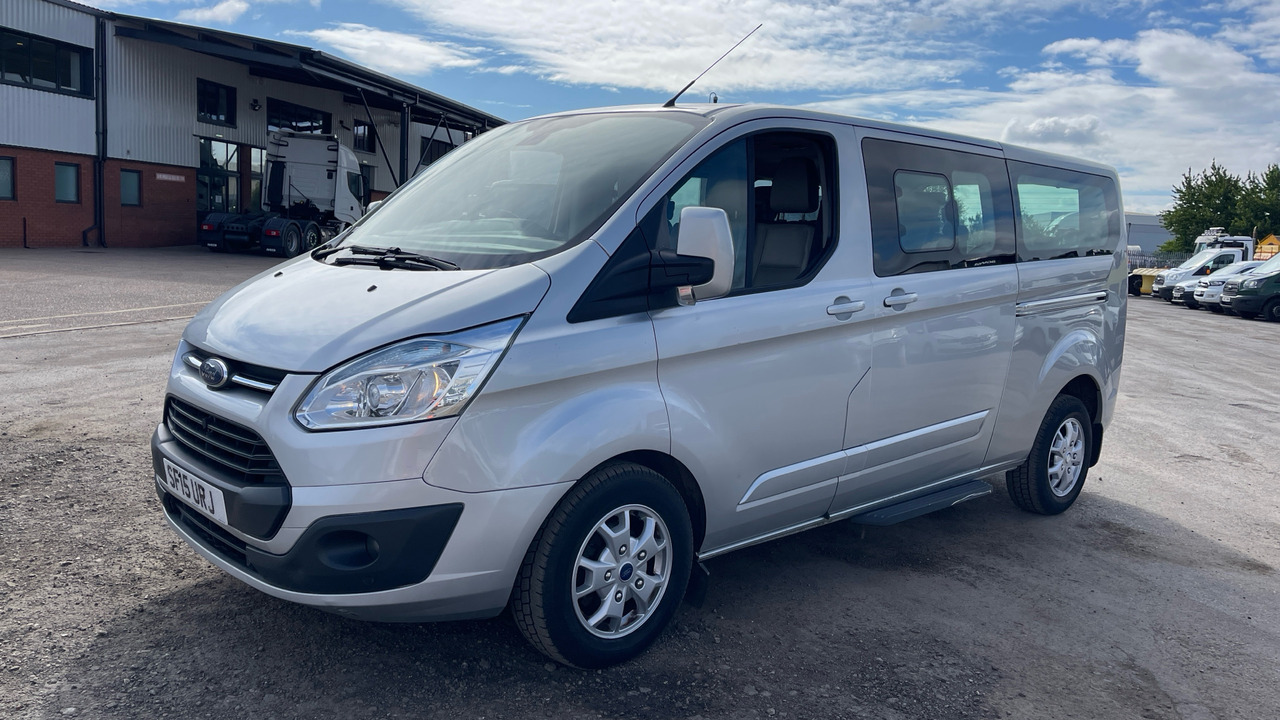 FORD TOURNEO CUSTOM 300 2.2 TDCi 125PS - Minibus, Furgão de passageiros: foto 2 FORD TOURNEO CUSTOM 300 2.2 TDCi 125PS - Minibus, Furgão de passageiros: foto 2