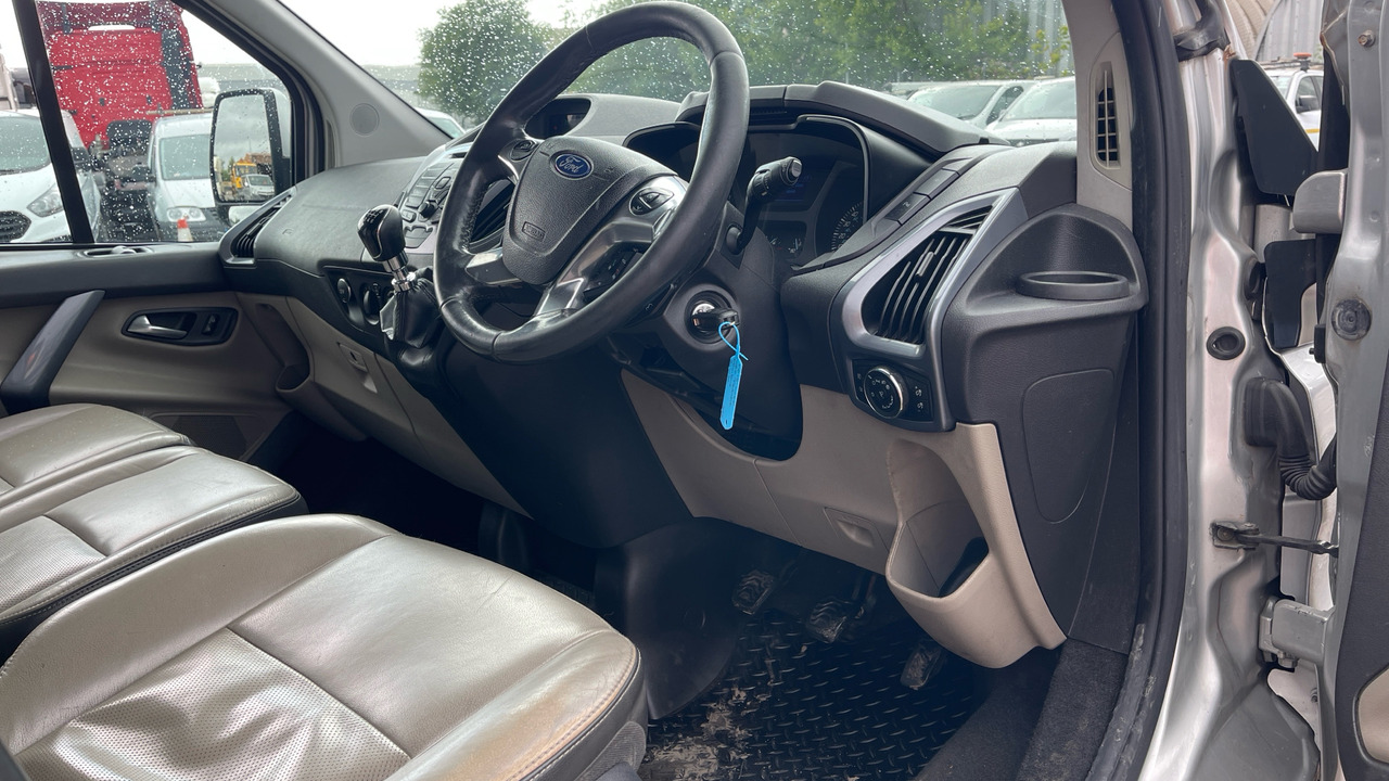 FORD TOURNEO CUSTOM 300 2.2 TDCi 125PS - Minibus, Furgão de passageiros: foto 5 FORD TOURNEO CUSTOM 300 2.2 TDCi 125PS - Minibus, Furgão de passageiros: foto 5
