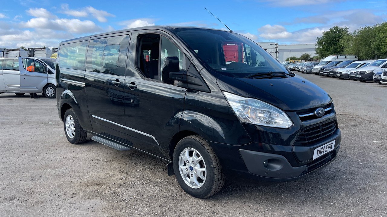 FORD TOURNEO CUSTOM 300 2.2 TDCi 125PS - Minibus, Furgão de passageiros: foto 1 FORD TOURNEO CUSTOM 300 2.2 TDCi 125PS - Minibus, Furgão de passageiros: foto 1