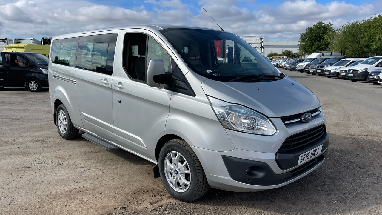 FORD TOURNEO CUSTOM 300 2.2 TDCi 125PS - Minibus, Furgão de passageiros: foto 1 FORD TOURNEO CUSTOM 300 2.2 TDCi 125PS - Minibus, Furgão de passageiros: foto 1
