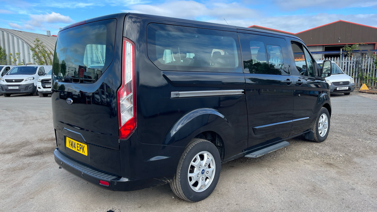 FORD TOURNEO CUSTOM 300 2.2 TDCi 125PS - Minibus, Furgão de passageiros: foto 4 FORD TOURNEO CUSTOM 300 2.2 TDCi 125PS - Minibus, Furgão de passageiros: foto 4