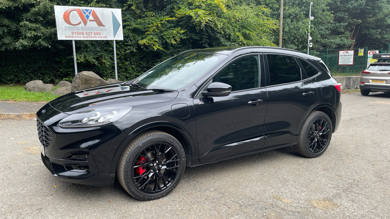 Ford Kuga 2.5 PHEV Black Package Edition CVT - Hatchback: foto 2 Ford Kuga 2.5 PHEV Black Package Edition CVT - Hatchback: foto 2