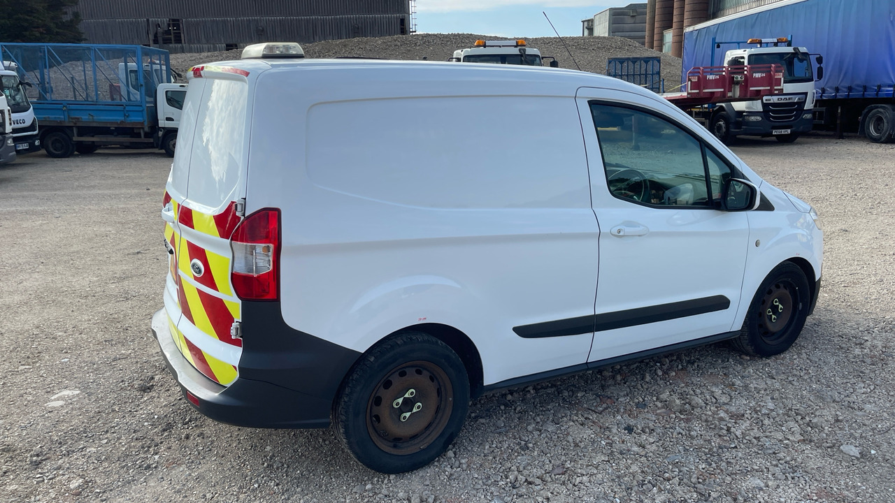 Ford Transit Courier 1.5 TDCI 95PS - Furgão compacto: foto 4 Ford Transit Courier 1.5 TDCI 95PS - Furgão compacto: foto 4
