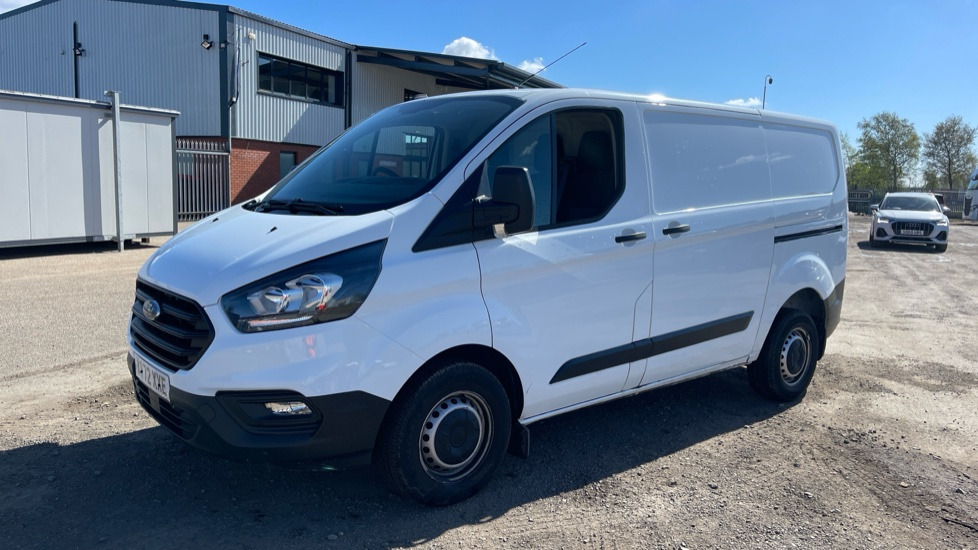 Ford Transit Custom 280 2.0 EcoBlue 130ps Low Roof Leader Van - Furgão: foto 2 Ford Transit Custom 280 2.0 EcoBlue 130ps Low Roof Leader Van - Furgão: foto 2