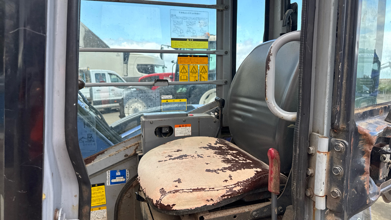 Hitachi EX40UR-3 - Mini escavadeira: foto 5 Hitachi EX40UR-3 - Mini escavadeira: foto 5