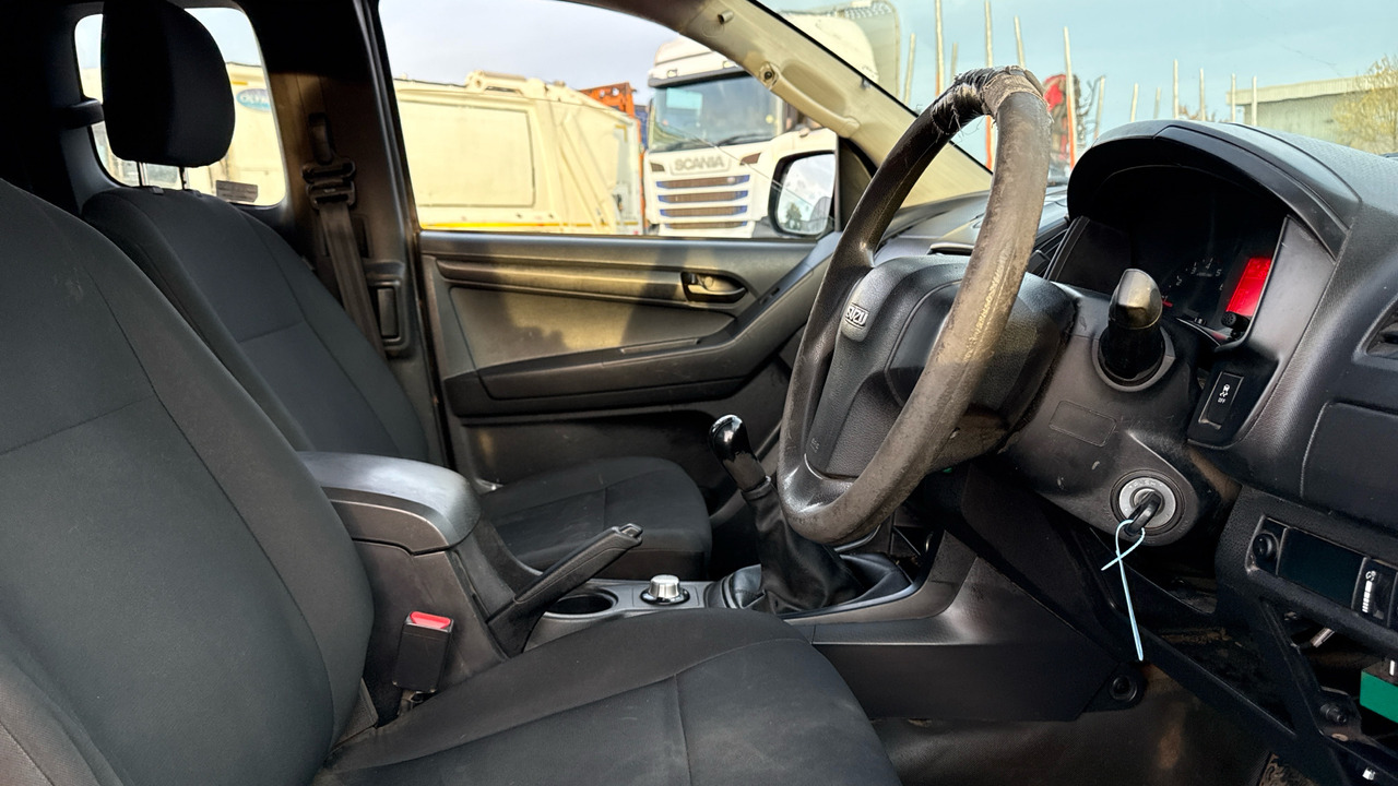 ISUZU D-MAX 2.5TD TURBO - Pick-up, Carrinha cabine dupla: foto 5 ISUZU D-MAX 2.5TD TURBO - Pick-up, Carrinha cabine dupla: foto 5
