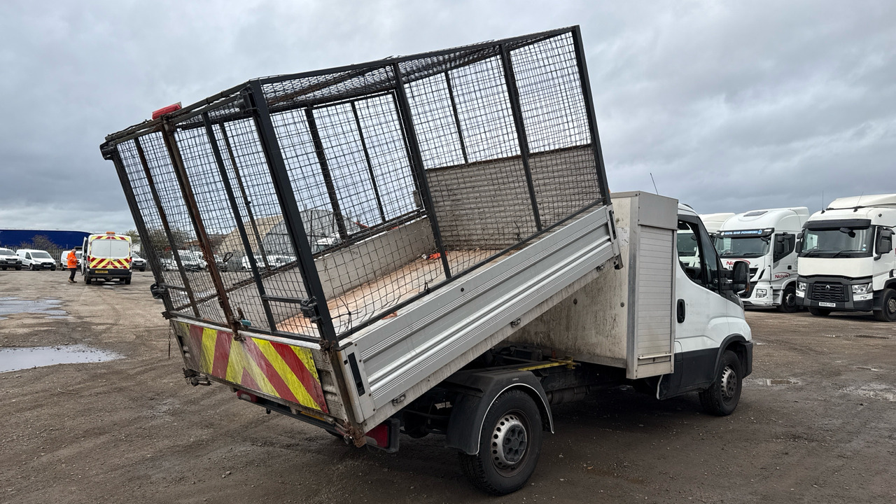 IVECO DAILY 35-120 2.3 4100 WB - Carrinha basculante: foto 4 IVECO DAILY 35-120 2.3 4100 WB - Carrinha basculante: foto 4