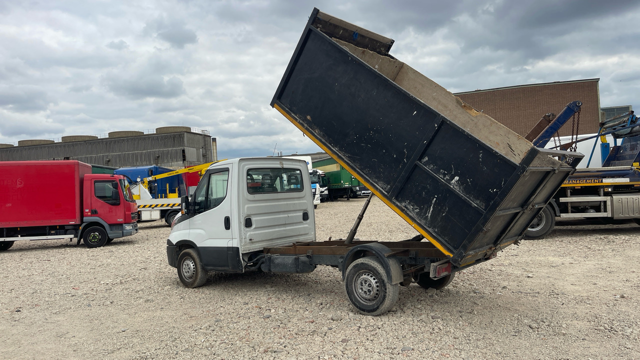 IVECO DAILY 35-140 - Carrinha basculante: foto 3 IVECO DAILY 35-140 - Carrinha basculante: foto 3