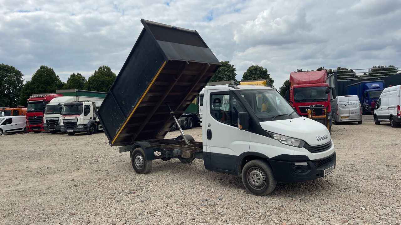IVECO DAILY 35-140 - Carrinha basculante: foto 1 IVECO DAILY 35-140 - Carrinha basculante: foto 1