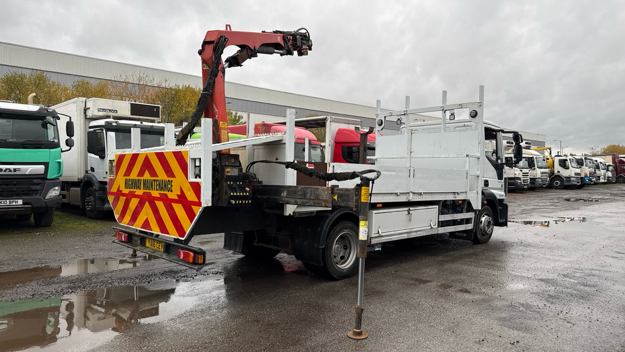 IVECO EUROCARGO 120-190 - Camião de caixa aberta/ Plataforma, Camião grua: foto 4 IVECO EUROCARGO 120-190 - Camião de caixa aberta/ Plataforma, Camião grua: foto 4