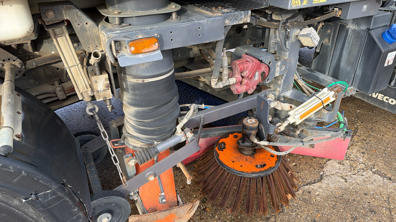 Varredora urbana IVECO EUROCARGO 150-250: foto 15