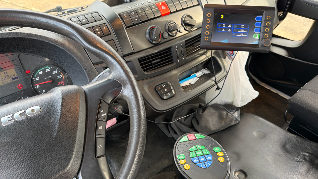 Varredora urbana IVECO EUROCARGO 150-250: foto 8