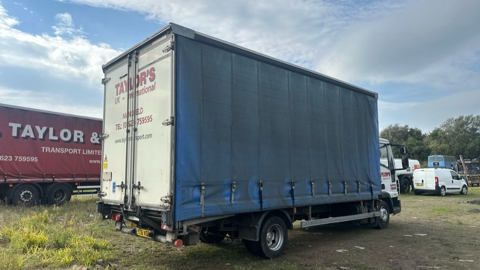 IVECO EUROCARGO 75E16 - Camião de lona: foto 4 IVECO EUROCARGO 75E16 - Camião de lona: foto 4