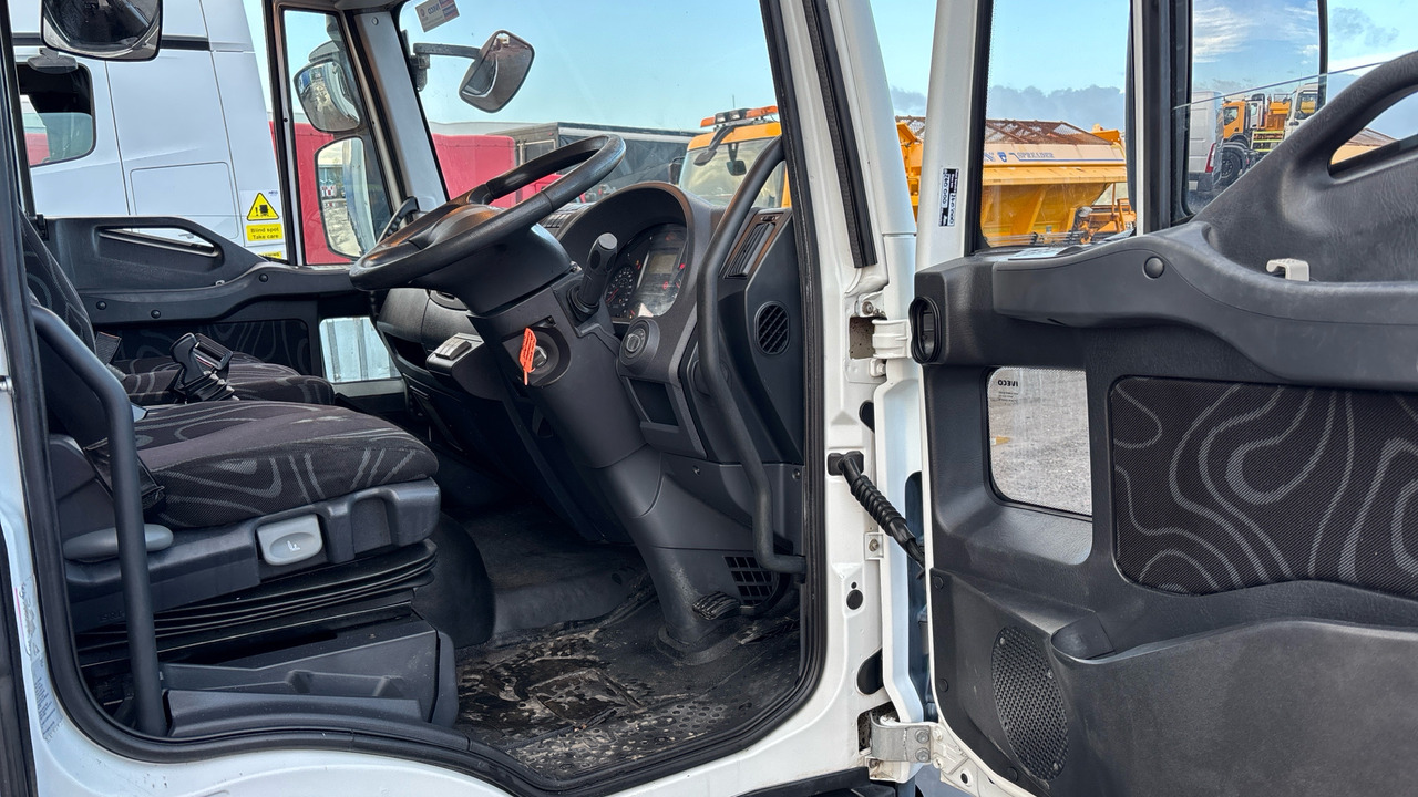 IVECO EUROCARGO 75E16 - Camião de lona: foto 5 IVECO EUROCARGO 75E16 - Camião de lona: foto 5