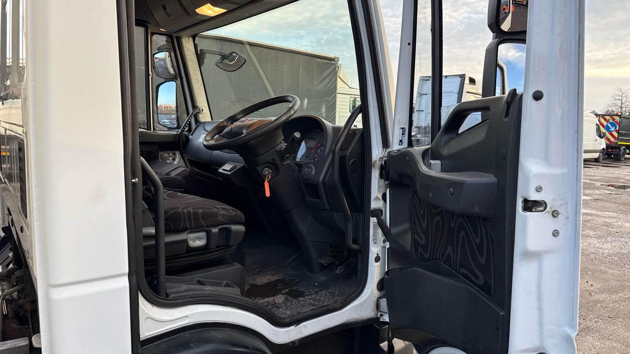 IVECO EUROCARGO 75E19S - Camião de lona: foto 5 IVECO EUROCARGO 75E19S - Camião de lona: foto 5