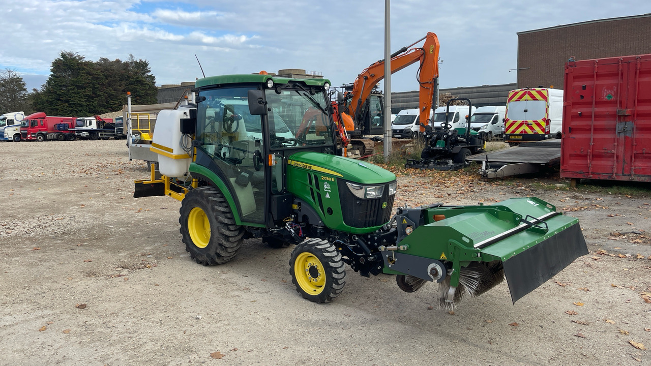 JOHN DEERE 2038R - Trator: foto 1 JOHN DEERE 2038R - Trator: foto 1