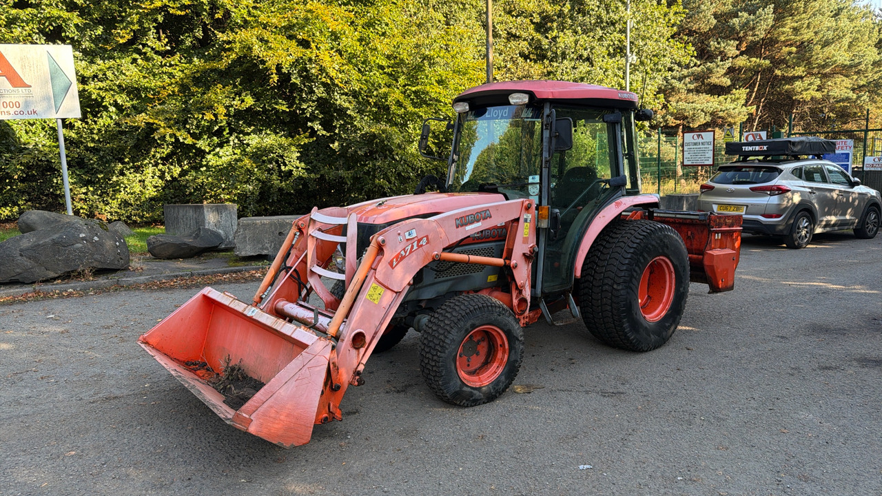 KUBOTA 4240 - Trator: foto 2 KUBOTA 4240 - Trator: foto 2