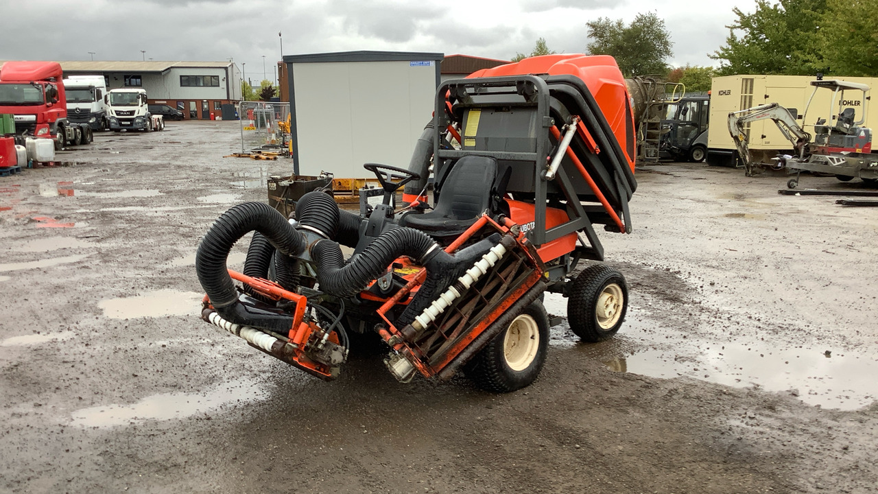 KUBOTA AM3300 - Cortador de grama: foto 1 KUBOTA AM3300 - Cortador de grama: foto 1