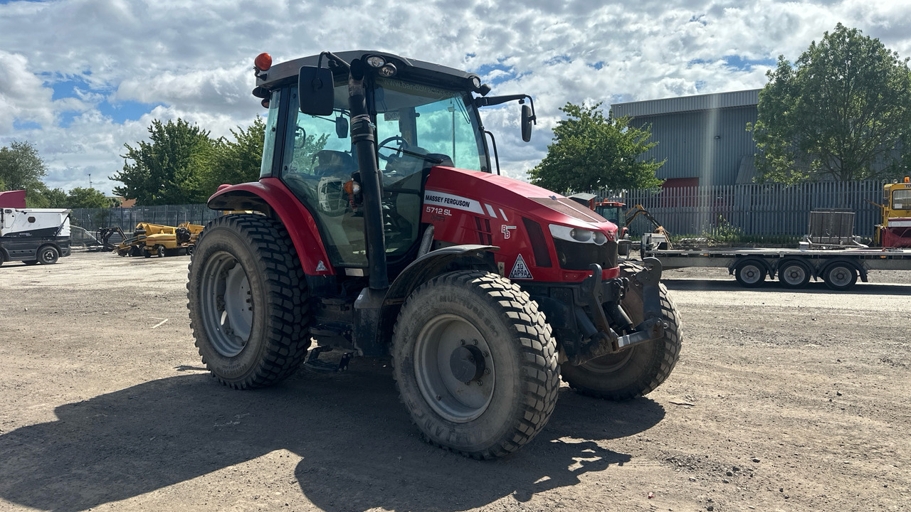 MASSEY FERGUSON 5712 DYNA 4 - Trator: foto 1 MASSEY FERGUSON 5712 DYNA 4 - Trator: foto 1