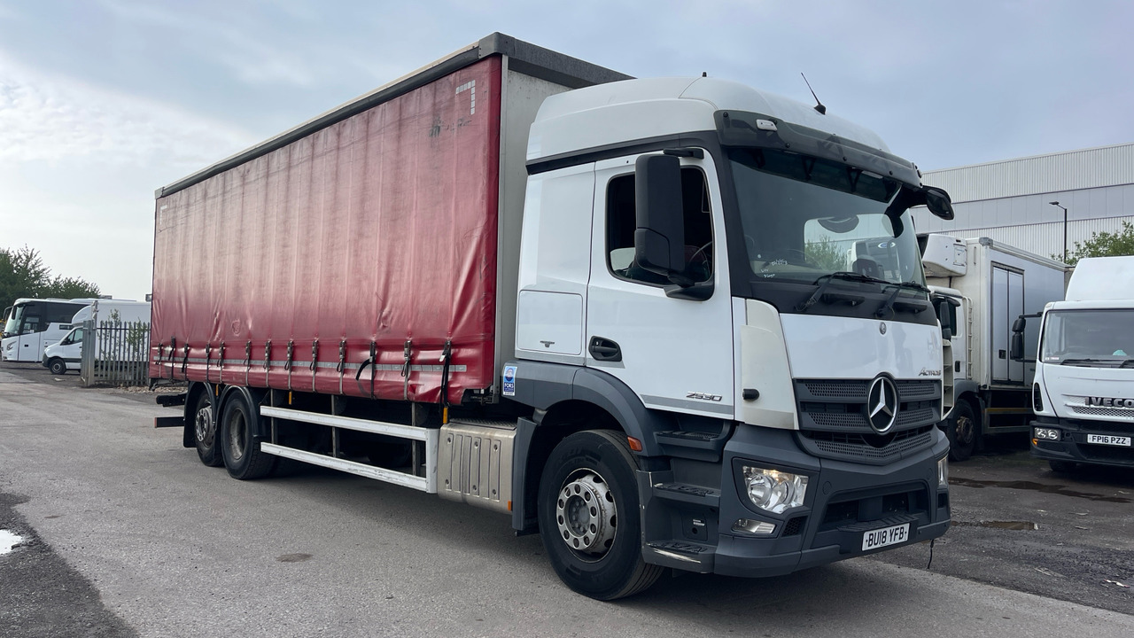MERCEDES-BENZ ACTROS 2530 - Camião de lona: foto 1 MERCEDES-BENZ ACTROS 2530 - Camião de lona: foto 1